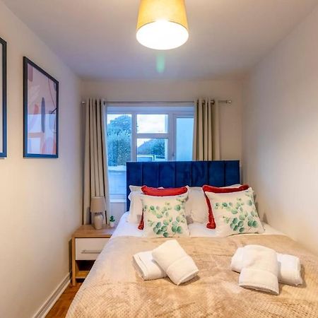 Beautiful Sea View 2 Bedroom Sleeps 6-Free Parking Bournemouth Kültér fotó