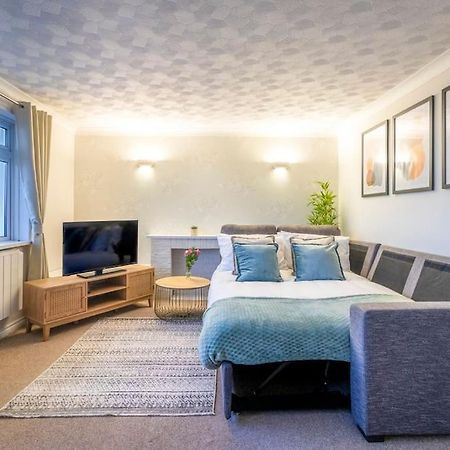 Beautiful Sea View 2 Bedroom Sleeps 6-Free Parking Bournemouth Kültér fotó