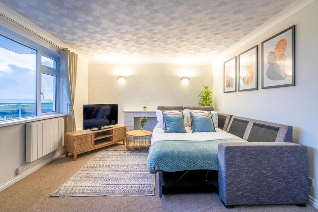 Beautiful Sea View 2 Bedroom Sleeps 6-Free Parking Bournemouth Kültér fotó