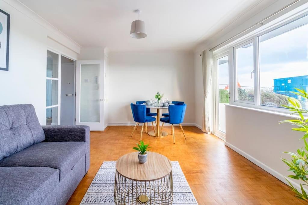 Beautiful Sea View 2 Bedroom Sleeps 6-Free Parking Bournemouth Kültér fotó